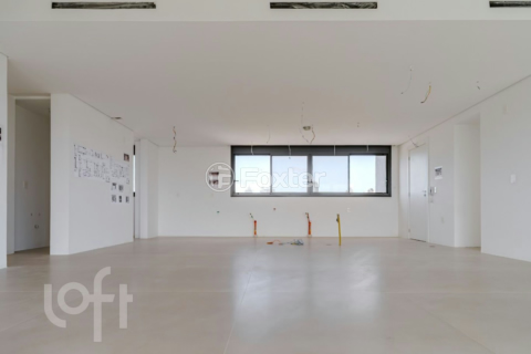 Image 36 - 915821
