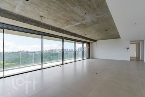 Image 28 - 915821