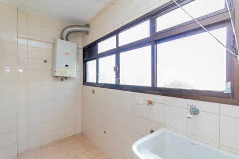 Image 31 - 915832