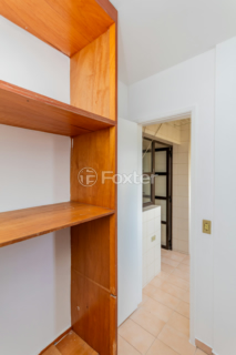 Image 33 - 915832