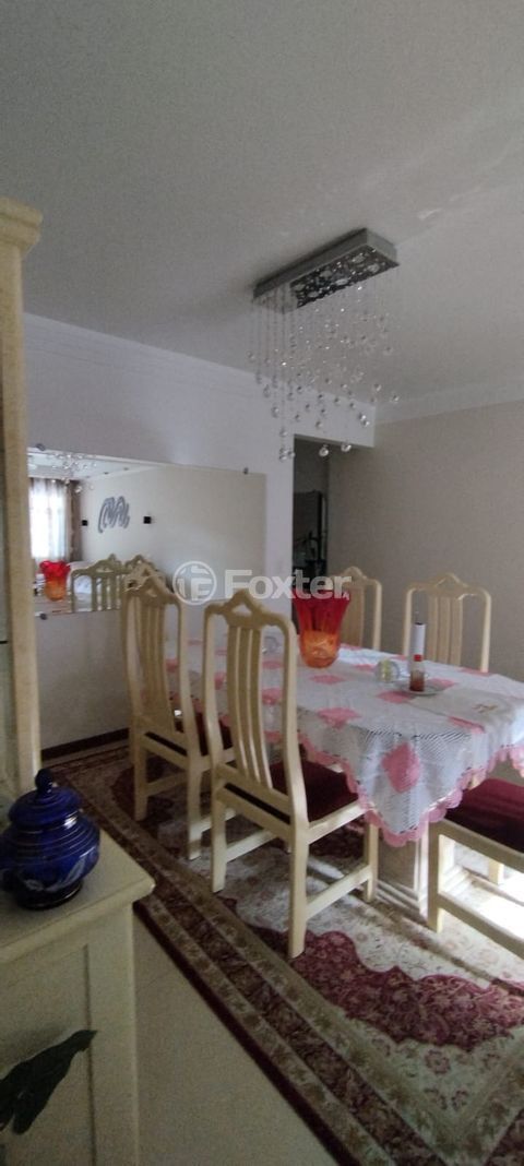 Image 4 - 915835
