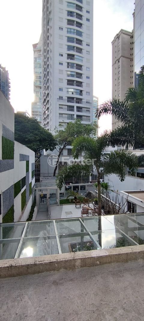 Image 11 - 915835
