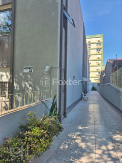 Image 1 - 915845