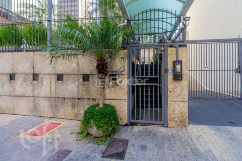 Image 7 - 915893