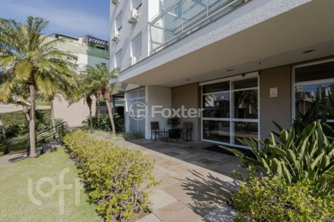 Image 20 - 915929