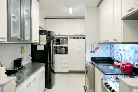 Image 7 - 915977