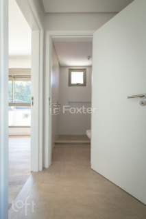 Image 11 - 916013