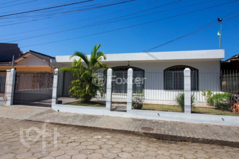 Image 33 - 916425