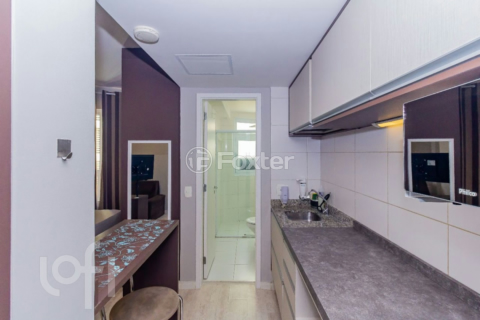 Image 7 - 916571