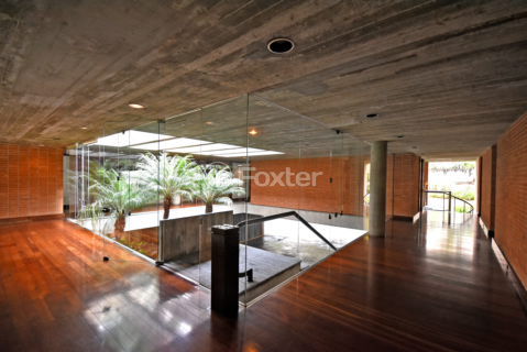 Image 11 - 916581