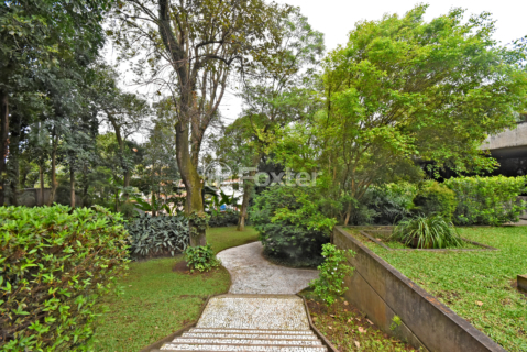 Image 13 - 916581