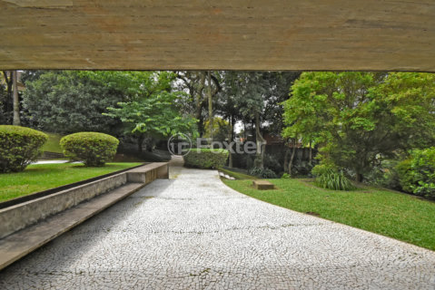 Image 26 - 916581