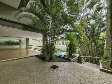 Image 7 - 916598
