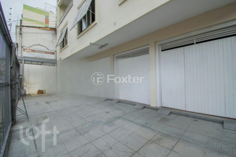 Image 1 - 916705