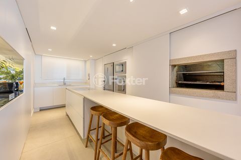 Image 28 - 916710