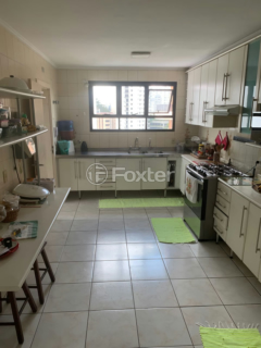Image 7 - 916741