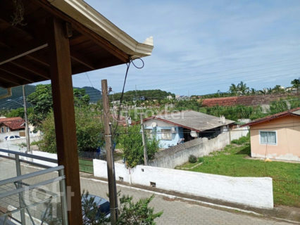 Image 10 - 916777