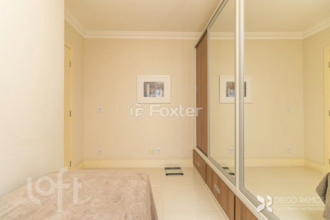 Image 7 - 916786