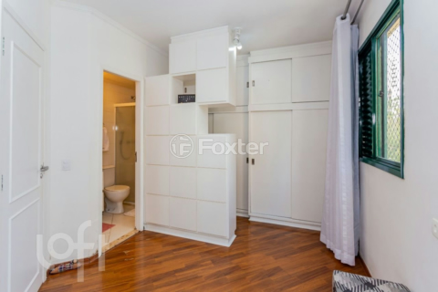 Image 32 - 916930