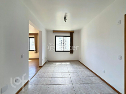 Image 3 - 917346