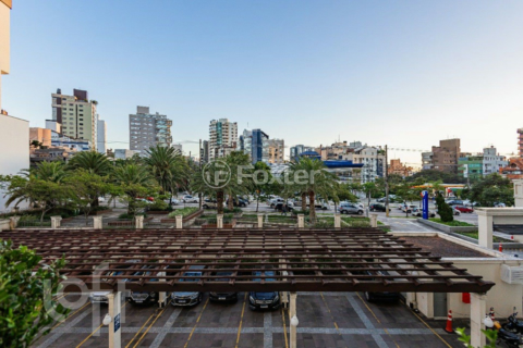 Image 17 - 917672