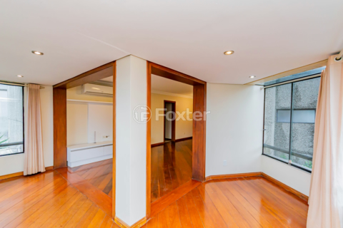 Image 6 - 917826