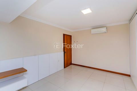 Image 11 - 917826