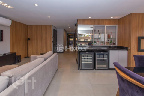 Image 4 - 917871