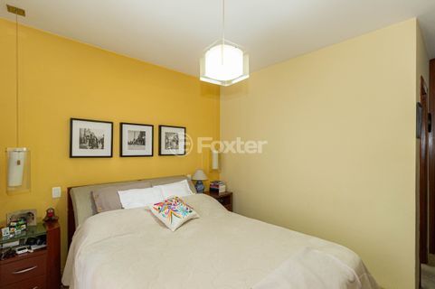 Image 30 - 918005