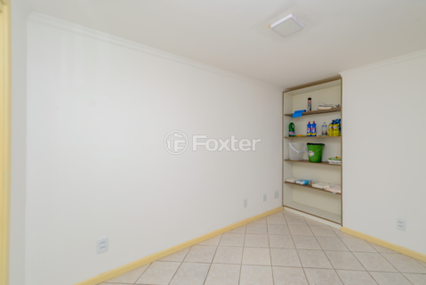 Image 37 - 918225