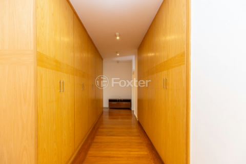 Image 21 - 918598