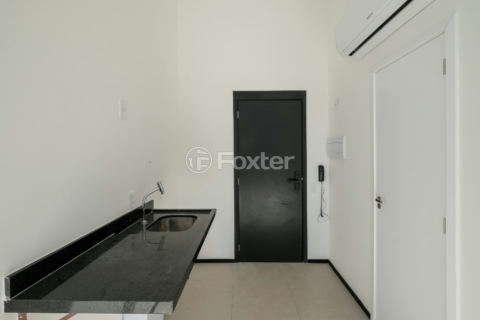 Image 15 - 918650