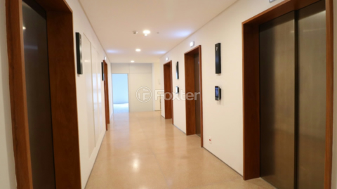 Image 4 - 918746
