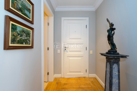 Image 17 - 918810