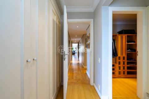 Image 35 - 918810
