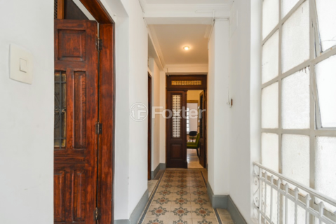 Image 17 - 918930