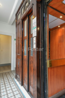 Image 21 - 918930