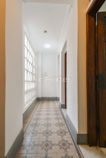 Image 32 - 918930