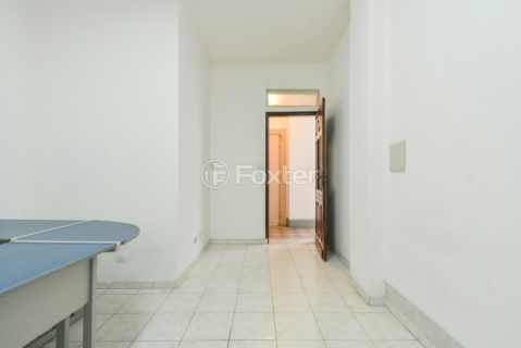 Image 34 - 918930