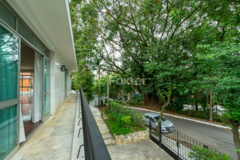 Image 8 - 918936