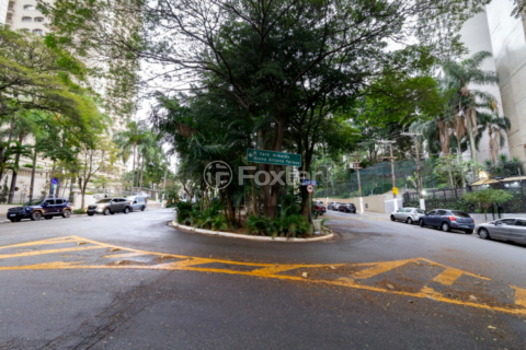 Image 29 - 919331