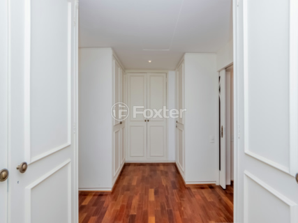 Image 8 - 919397