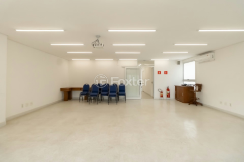 Image 23 - 919580