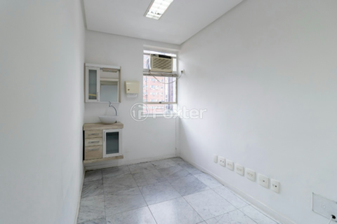 Image 7 - 920311