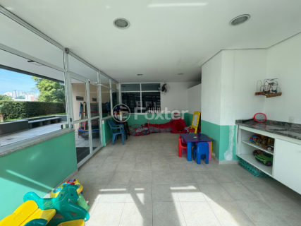 Image 25 - 920940