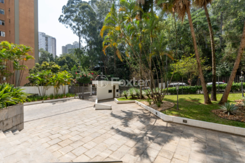 Image 28 - 921429