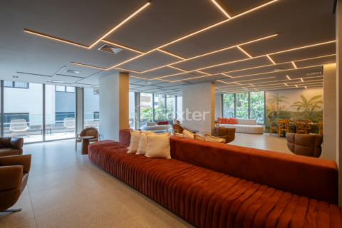 Image 33 - 921530