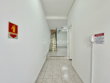 Image 9 - 921809