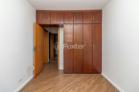 Image 32 - 921852