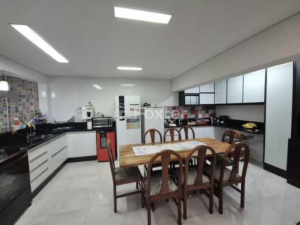 Image 6 - 921989